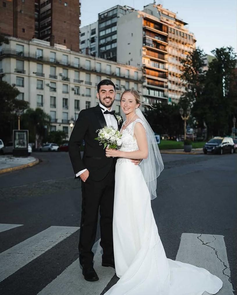 Pareja en Buenos Aires, smoking de alquiler