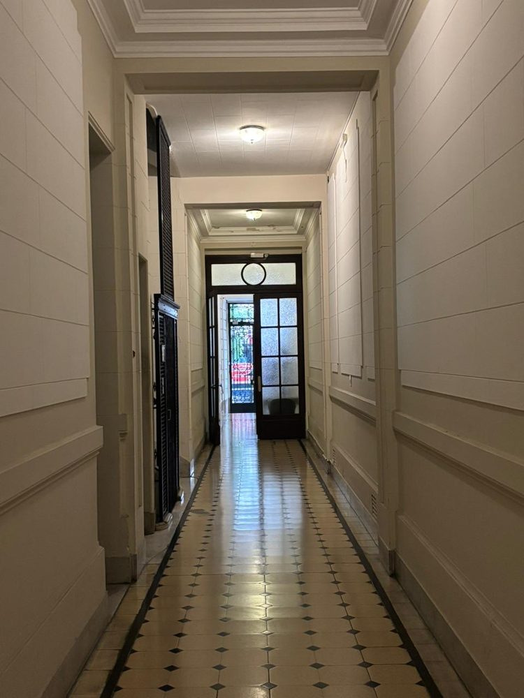 Pasillo de entrada del edificio