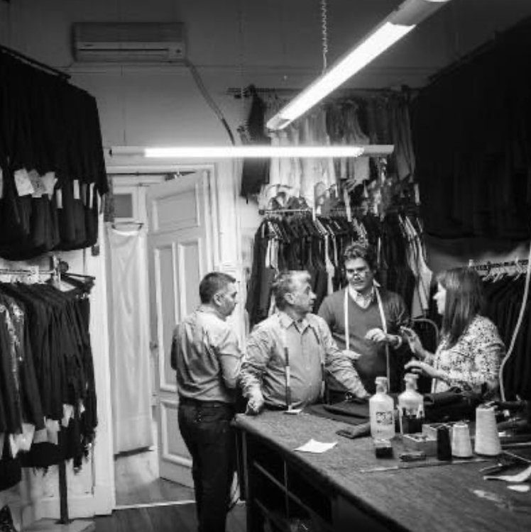 El equipo de Reynal Duggan en el taller